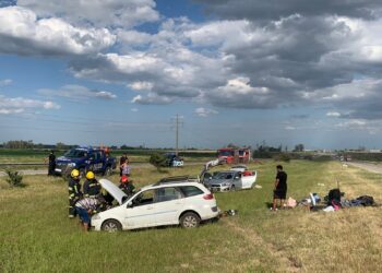 Vuelco de vehículo en la autopista Rosario-Córdoba: un matrimonio oriundo de Buenos Aires sufrió un accidente sin víctimas graves