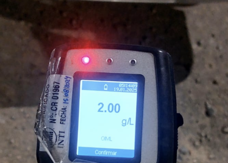 (Video) Circulaba alcoholizado por Bariloche y quiso evitar un control: Se quedó sin licencia y sin vehículo