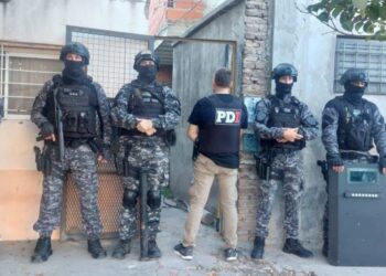 Rosario: 17 allanamientos con 6 personas a disposición de la justicia por homicidio en barrio Tablada