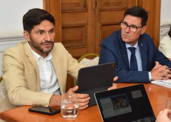 Pullaro anunció la creación de dos escuelas secundarias en Funes y Roldán