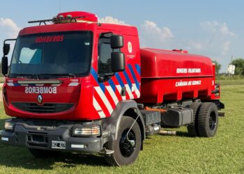 Bomberos de Cañada de Gómez incorporaron un Camión cisterna Renault de 10.000 litros a su flota