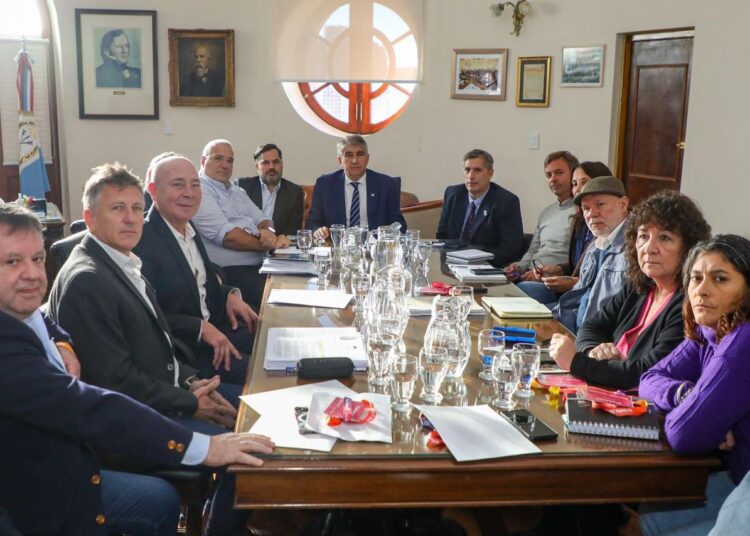 Paritaria: Provincia y gremios acordaron pasar a un cuarto intermedio hasta el miércoles 7 de mayo