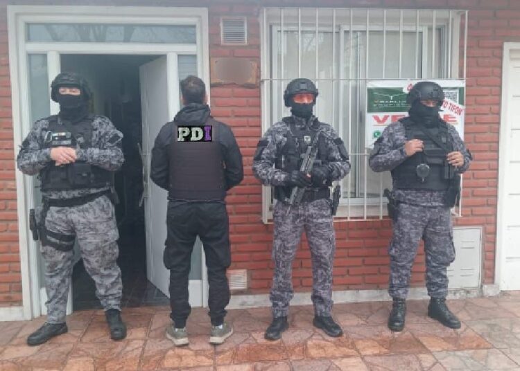 Detuvieron a un joven por el ataque a tiros a un boliche de Capitán Bermúdez