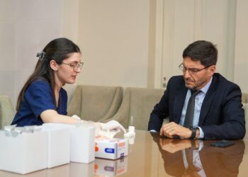 Santa Fe puso en marcha los narcotest a las fuerzas de seguridad y Pullaro se realizó el primero