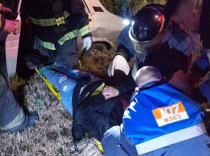 Monte Vera: Bomberos Zapadores de Santa Fe rescataron a una mujer tras un accidente vial