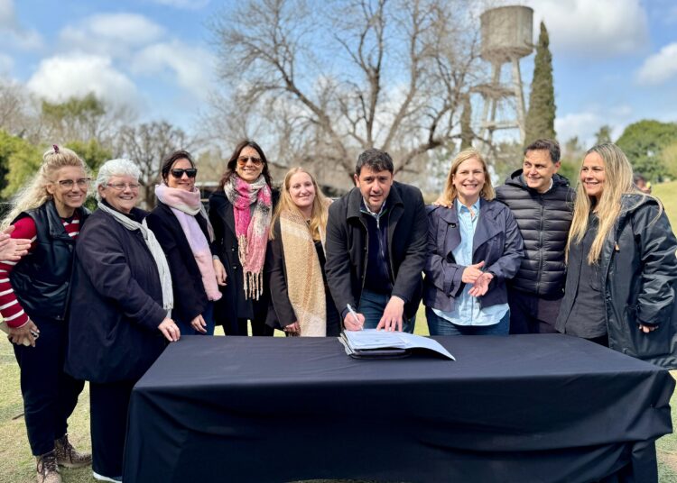 La Municipalidad de Cañada de Gómez firmó convenios para fortalecer Centros de Día