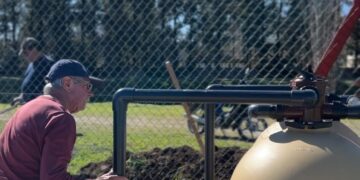 La Municipalidad de Cañada de Gómez avanza con la colocación del nuevo sistema de filtrado en la pileta del Polideportivo Víctor y Agulino Carbonari