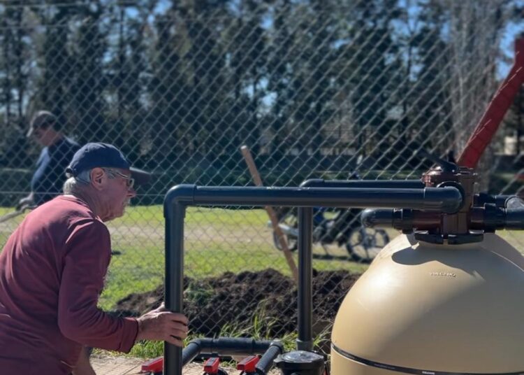 La Municipalidad de Cañada de Gómez avanza con la colocación del nuevo sistema de filtrado en la pileta del Polideportivo Víctor y Agulino Carbonari
