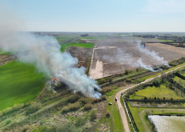 Cañada de Gómez: Importante incendio en la zona oeste de la ciudad: trabajaron tres dotaciones de bomberos