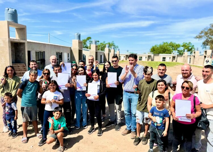 La Municipalidad de Cañada de Gómez realizó la entrega de seis de las 24 Viviendas