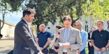 El intendente Matías Chale juró la nueva Constitución de la provincia de Santa Fe y tomó juramento a concejales, gabinete y abanderados