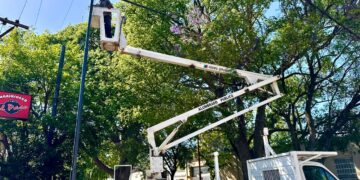 La municipalidad avanza con el plan de iluminación eficiente led: nuevas luminarias en Bv. Centenario