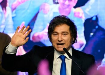 El Cisne Violeta – Por José Mayero
