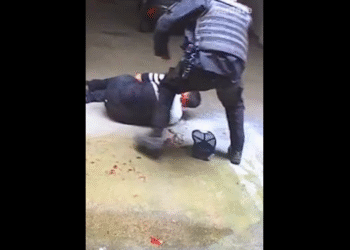 (VIDEO) Rosario: La policía utilizó nuevamente una pistola Taser para contener a un hombre
