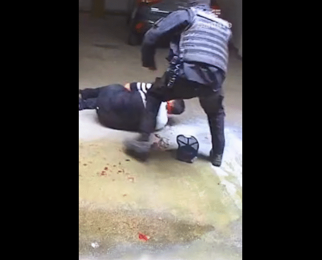 (VIDEO) Rosario: La policía utilizó nuevamente una pistola Taser para contener a un hombre