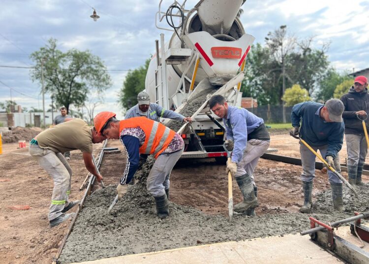 La municipalidad de Cañada de Gómez avanza con el frente de pavimento sobre calle Maipú
