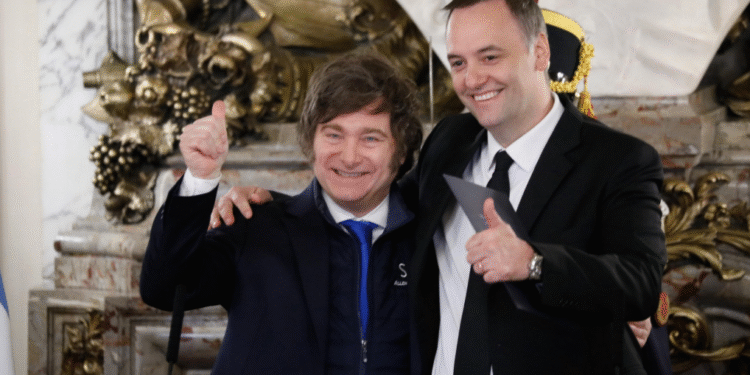 El Presidente Milei tomó juramento al nuevo Jefe de Gabinete, Manuel Adorni