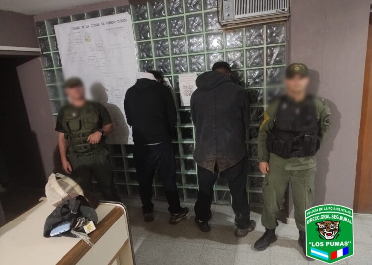 Los Pumas de Venado Tuerto detuvieron a dos personas, una con pedido de captura