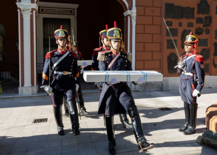 Paso a paso: Así fue el traspaso del Sable Corvo del General San Martín a Granaderos