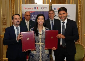 Pullaro firmó un acuerdo con Francia para financiar mejoras energéticas en hospitales, escuelas y aeropuertos de Santa Fe