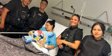 Rosario: Policías asistieron un parto en la vía pública y trasladaron a la madre y al bebé a la maternidad Martín