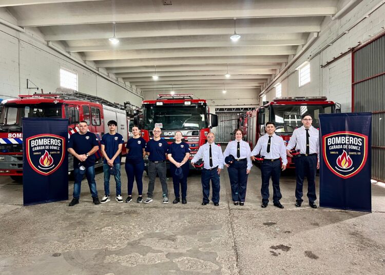 Nueve bomberos inician el ciclo lectivo 2026 en la ciudad de Las Rosas, dando el primer paso en su formación dentro de la escuela regional