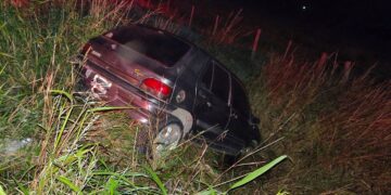 Cañada de Gómez: Un auto despistó y terminó en una zanja sobre el acceso a la autopista y la colectora oeste