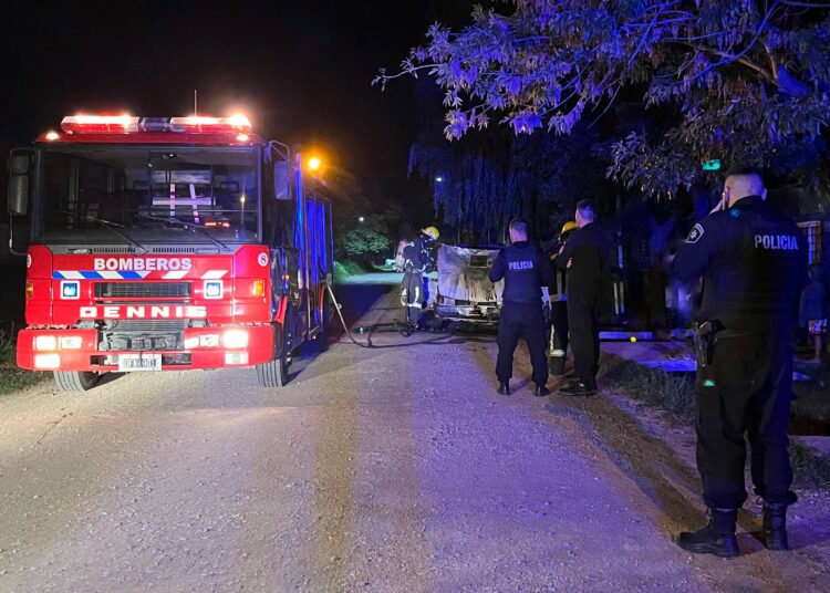 Cañada de Gómez: Incendio de un vehículo en calle Echeverría, entre Moreno e Yrigoyen