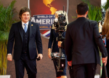 (Video) El Presidente Milei fue recibido por el Presidente Trump en la Cumbre “Shield of the Americas”