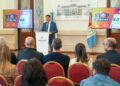 Pullaro presentó una app para que los padres puedan controlar los sitios digitales a los que acceden los menores