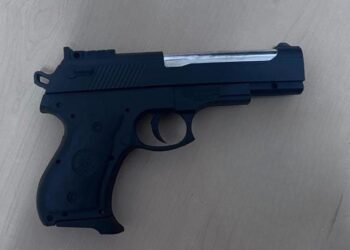 Rafaela: La brigada motorizada secuestraron una réplica de pistola desde un establecimiento escolar de la ciudad