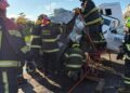 San Lorenzo: Bomberos zapadores rescataron a un hombre atrapado tras un accidente vial