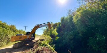 La Municipalidad de Cañada de Gómez avanza con trabajos de contención hídrica en el camino Campo Marinsalta