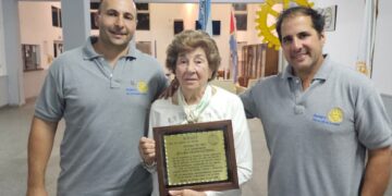 Rotary Club de Cañada de Gómez distinguió a una vida dedicada a la ilusión de los más chicos