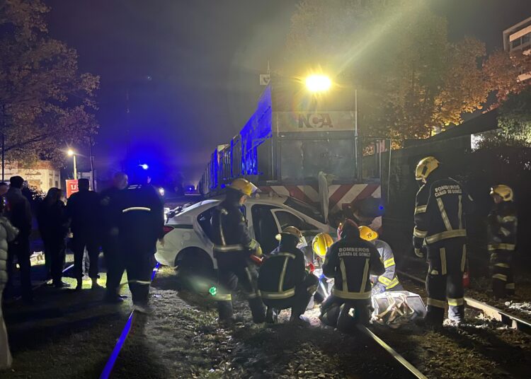 Cañada de Gómez: Un herido grave tras la colisión entre un remis y un tren