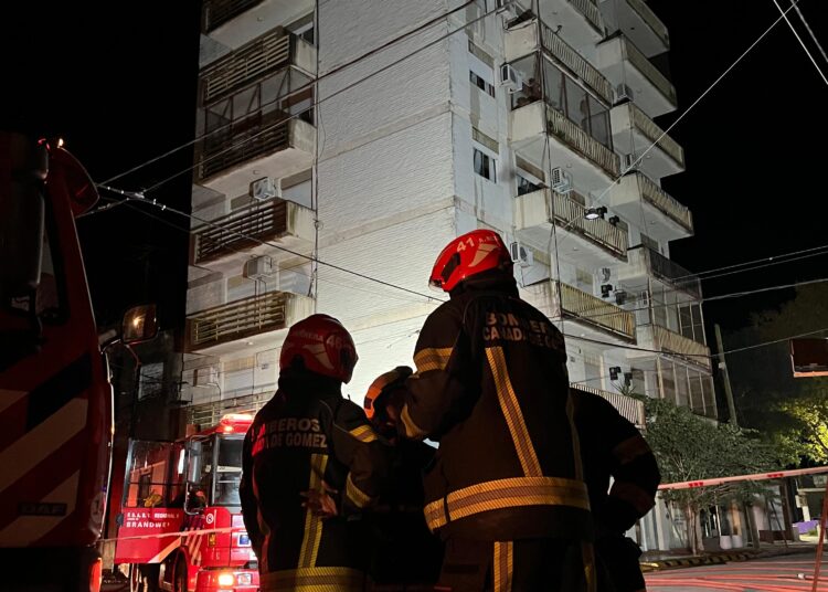 Cañada de Gómez: Incendio de gran magnitud en un edificio ubicado en la intersección de San Martín y Beltrame