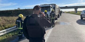 Incendio de un camión a la altura del kilómetro 365 de la autopista