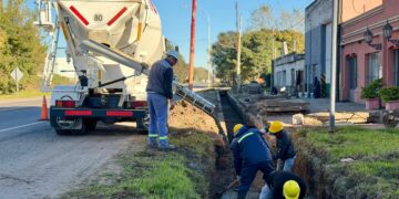 La Municipalidad de Cañada de Gómez continúa con trabajos de infraestructura hídrica en Ruta 9 y calle Tucumán