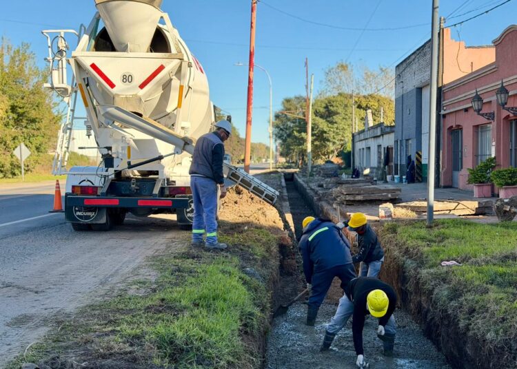 La Municipalidad de Cañada de Gómez continúa con trabajos de infraestructura hídrica en Ruta 9 y calle Tucumán