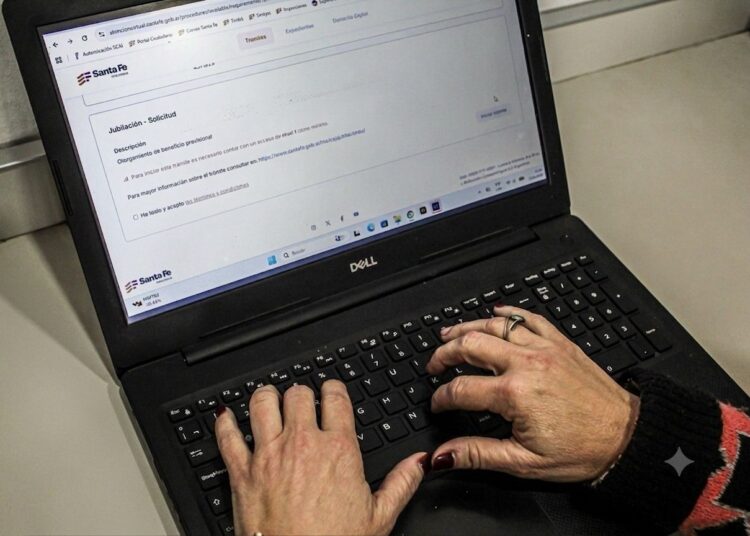 El gobierno de la provincia de Santa Fe digitaliza el trámite de jubilación