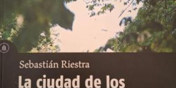 PRESENTAN LIBRO DE RAFAEL RIESTRA, EDITORIALISTA DE LA CAPITAL DE ROSARIO Y LA MUESTRA COLECCIÓN DE OBJETOS TEXTIMONIALES DE VIVIANA ANDRADA