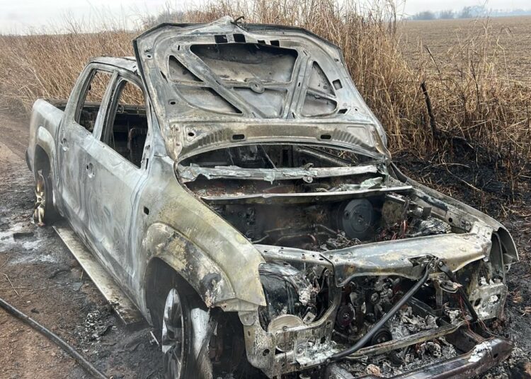 Cañada de Gómez: Hallaron una camioneta incendiada en un camino rural que conduce hacia la represa en Las Trojas