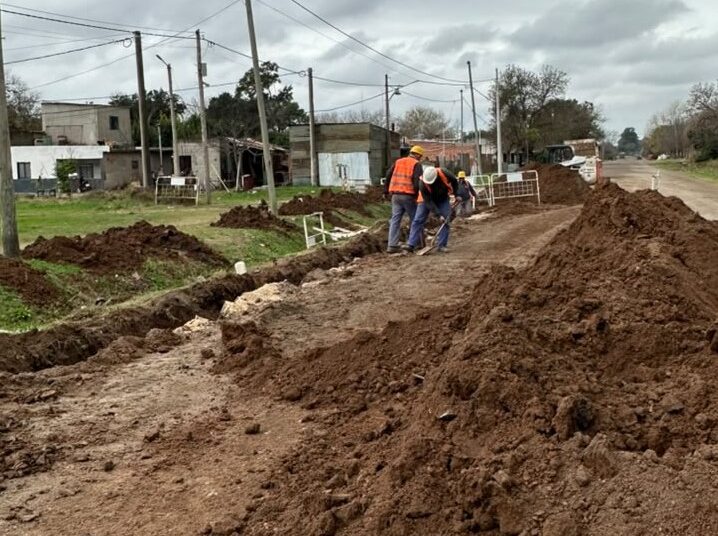 Aguas Santafesinas está trabajando en la renovación de la red colectora en Castelli entre Atlántico y Concepción