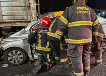 Bomberos Zapadores de diversos cuarteles intervinieron oportunamente en dos siniestros viales y realizaron tareas de rescate y control de riesgos en distintas ciudades de la provincia de Santa Fe