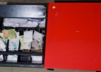 San Justo: Agentes del CRE local atraparon a dos jóvenes y secuestraron Una caja registradora presuntamente robada con dinero