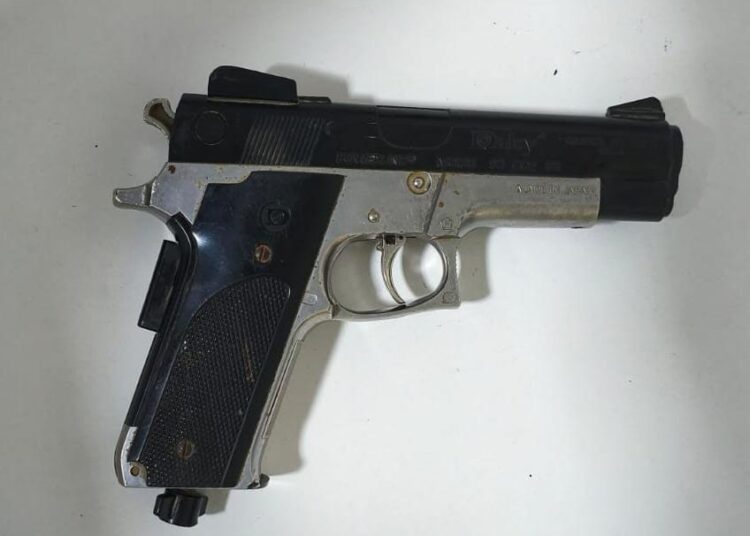 San Guillermo: Efectivos de la comisaría 5ta de la UR XIII incautaron una réplica de pistola tras procedimiento en una escuela
