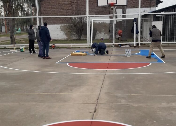 La Municipalidad de Cañada de Gómez continúa con los trabajos del playón deportivo ubicado en calle Balcarce