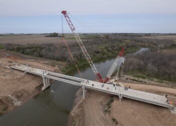 Avance histórico en el desvío Giardino: se montaron las vigas del nuevo puente sobre el Río Carcarañá