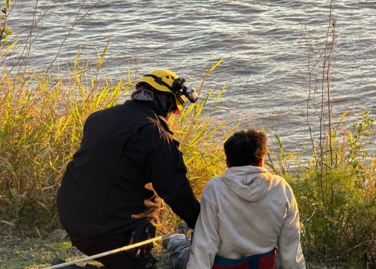 Rosario: rescataron a dos personas al caer a las aguas del río Paraná