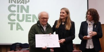 El físico Conrado Varotto fue reconocido como doctor honoris causa en el Instituto Balseiro